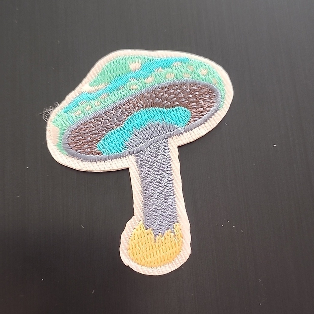 MUSHROOM HIPPIE EMBROIDERY IRON ON PATCH